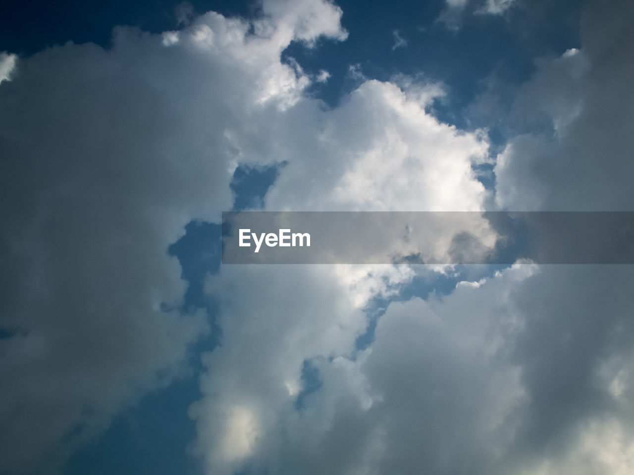 LOW ANGLE VIEW OF CLOUDSCAPE