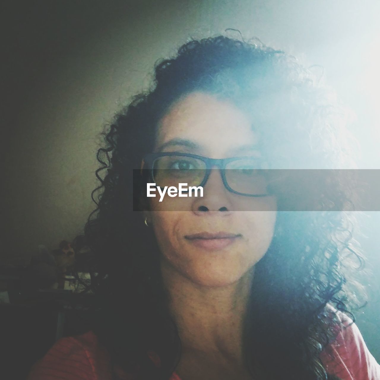 CLOSE-UP PORTRAIT OF YOUNG WOMAN WITH EYEGLASSES