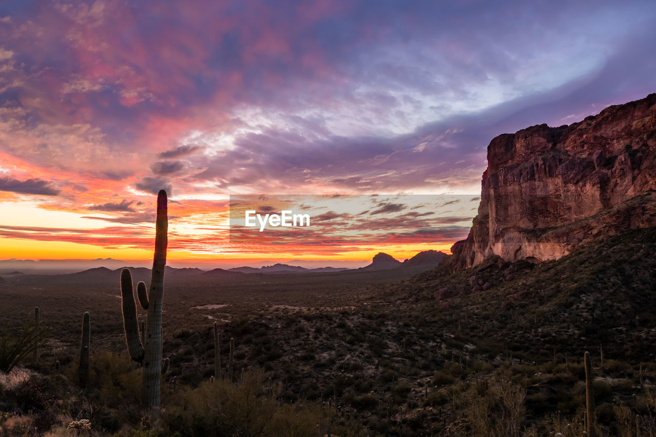 The sunsets on the first day of 2020 from the peralta trail in teh tonto national forest.