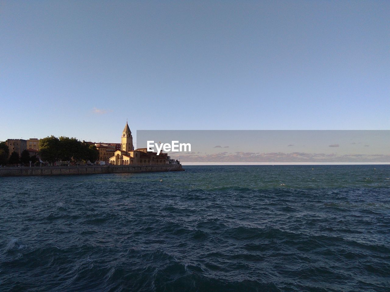 SCENIC VIEW OF SEA AGAINST BUILDINGS