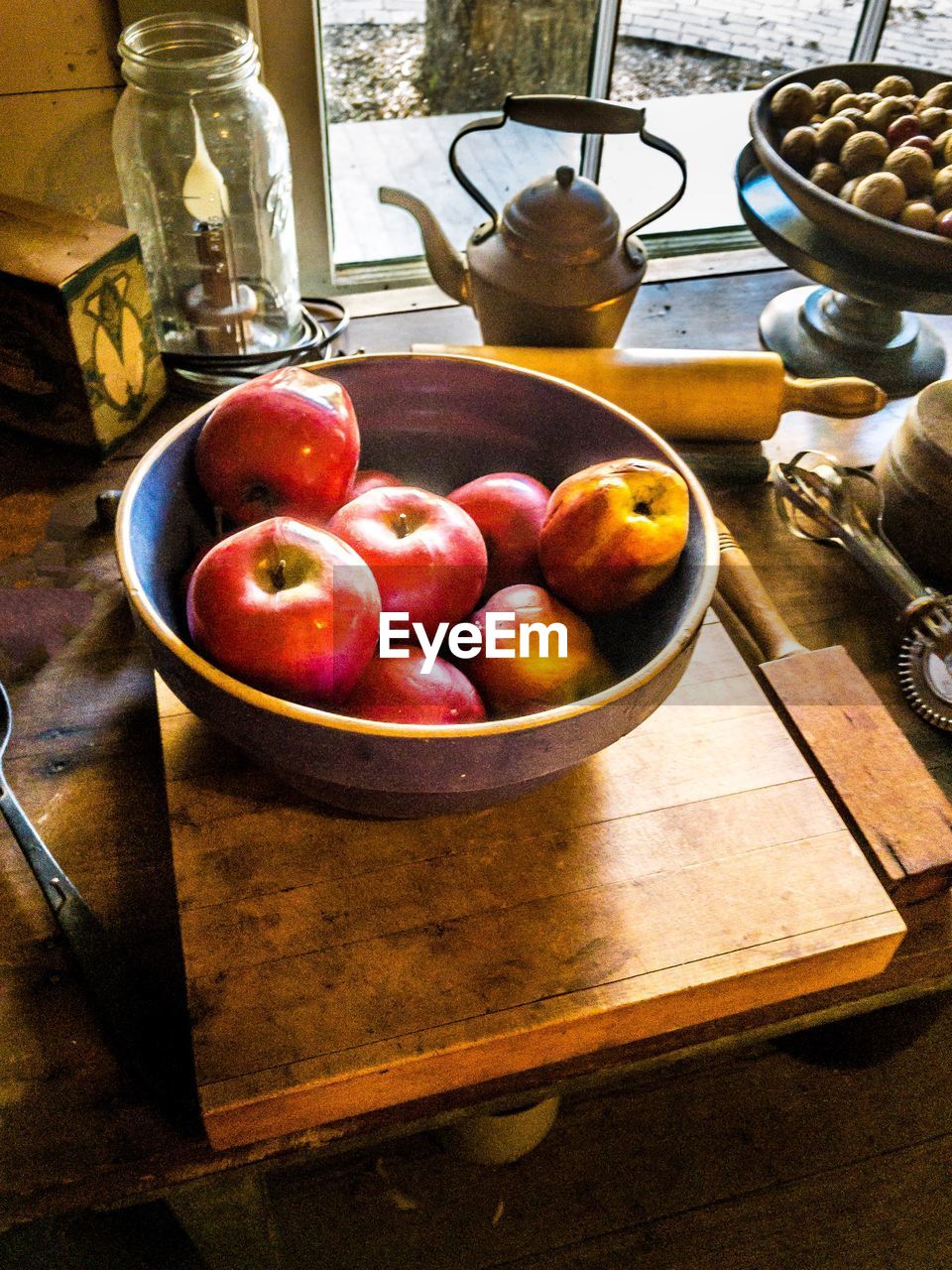 FRUITS IN BOWL ON TABLE