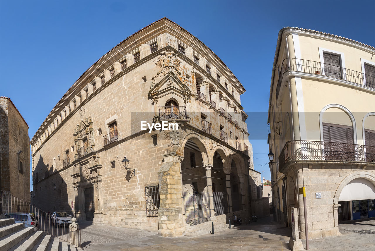 architecture, built structure, building exterior, travel destinations, religion, place of worship, building, history, sky, town, landmark, clear sky, the past, city, ancient history, nature, sunny, belief, facade, travel, blue, arch, spirituality, tourism, sunlight, day, no people, outdoors