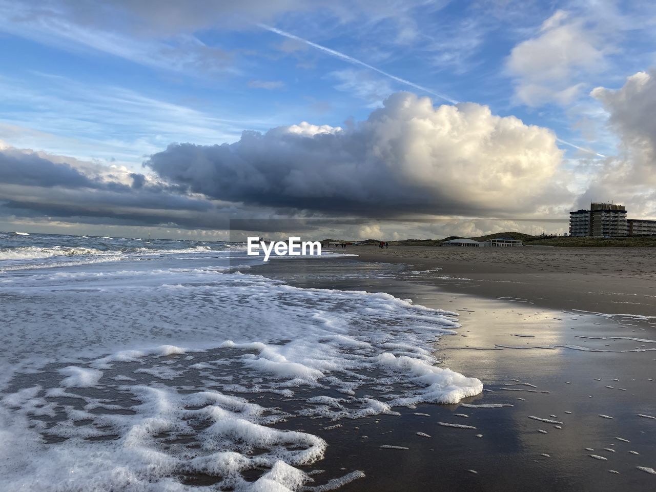 SCENIC VIEW OF SEA WAVES AGAINST SKY