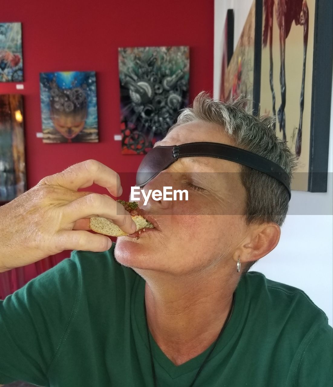 CLOSE-UP PORTRAIT OF MAN HOLDING FOOD