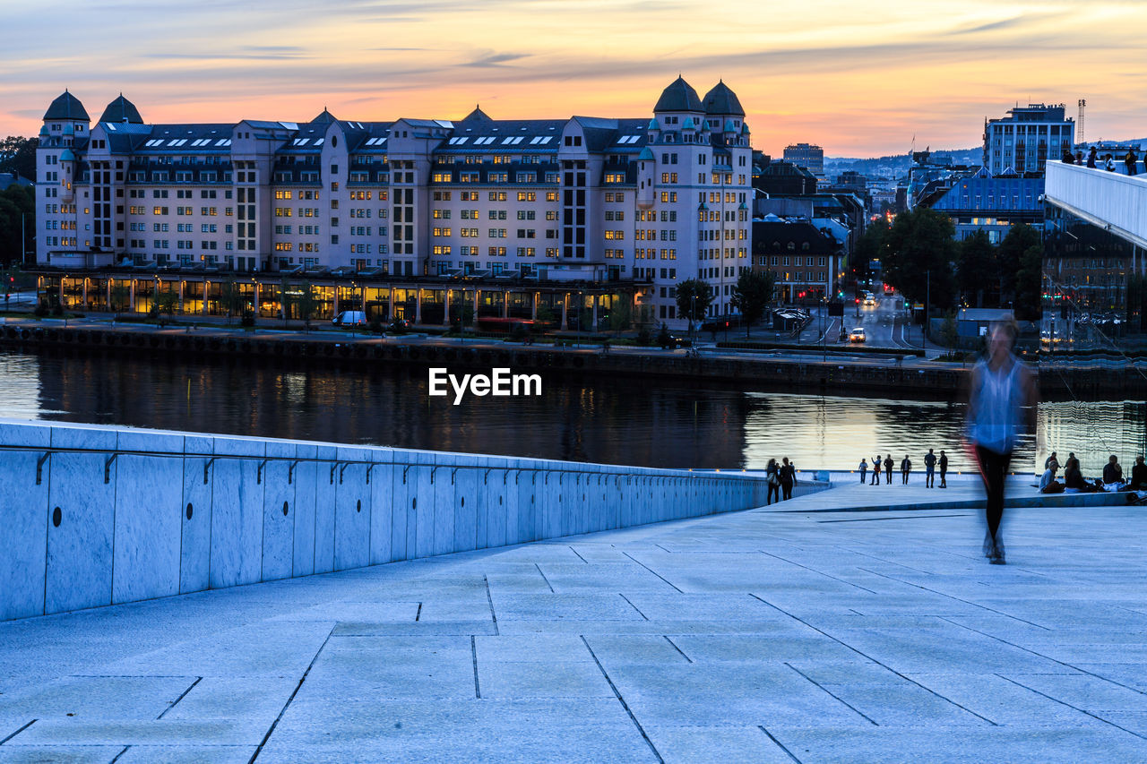 VIEW OF RIVER IN CITY