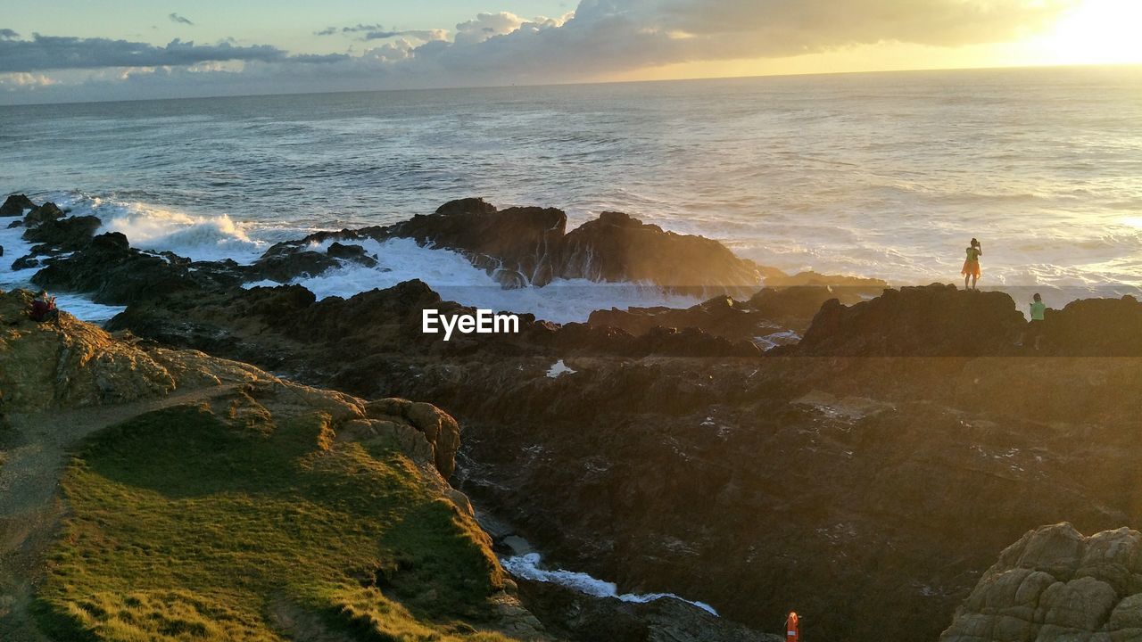 SCENIC VIEW OF SEA AT SUNSET