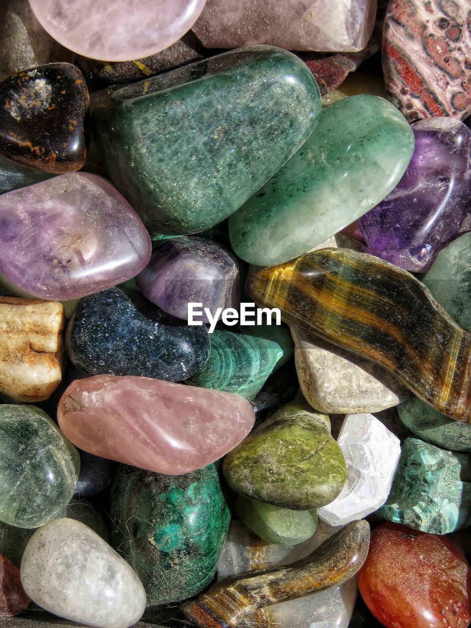 FULL FRAME SHOT OF MULTI COLORED PEBBLES