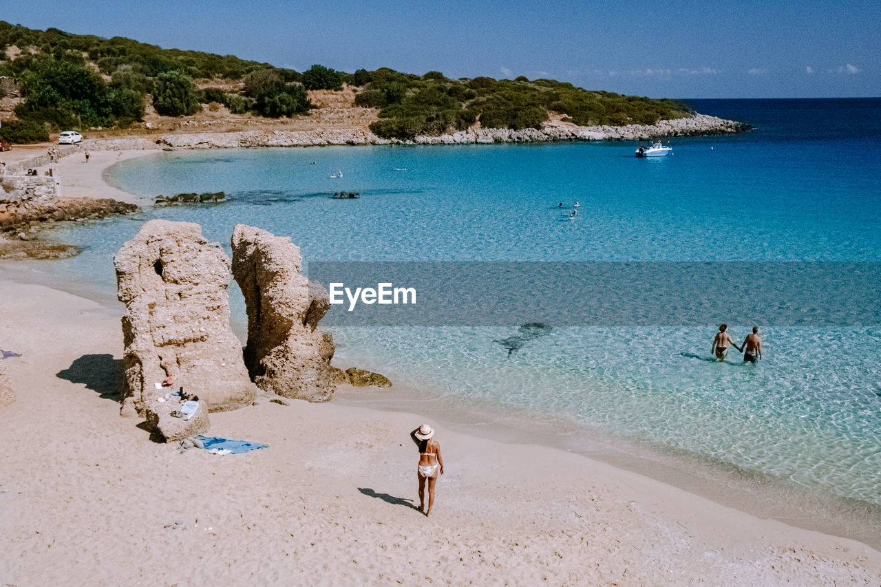 PEOPLE ON BEACH