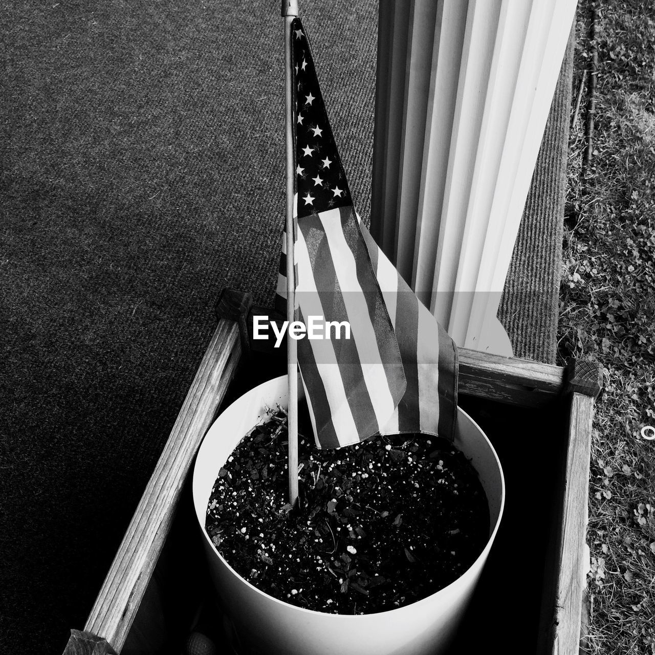 HIGH ANGLE VIEW OF FLAG IN THE WALL