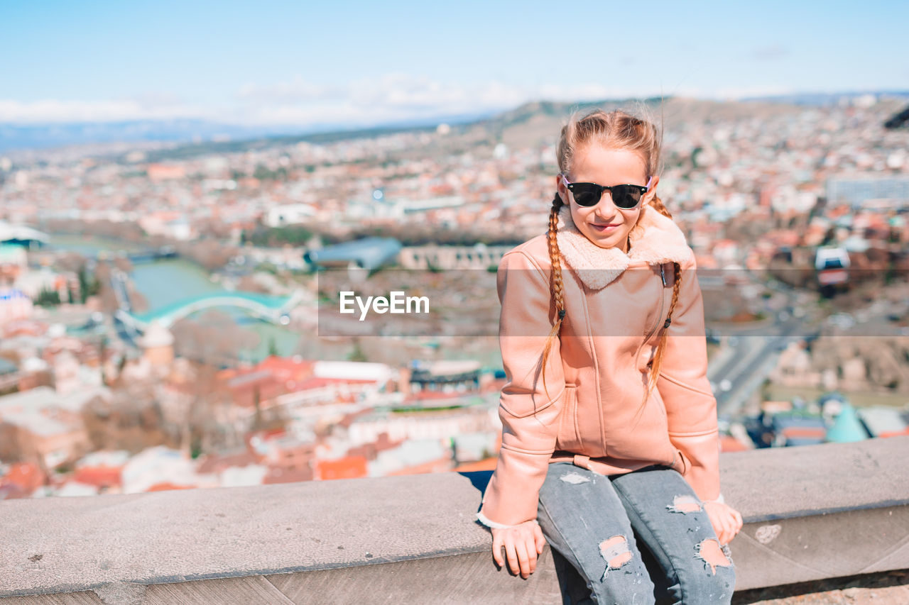 YOUNG WOMAN WEARING SUNGLASSES