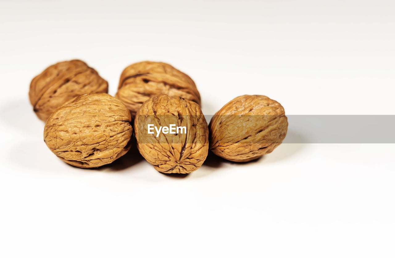 CLOSE-UP OF BREAD OVER WHITE BACKGROUND