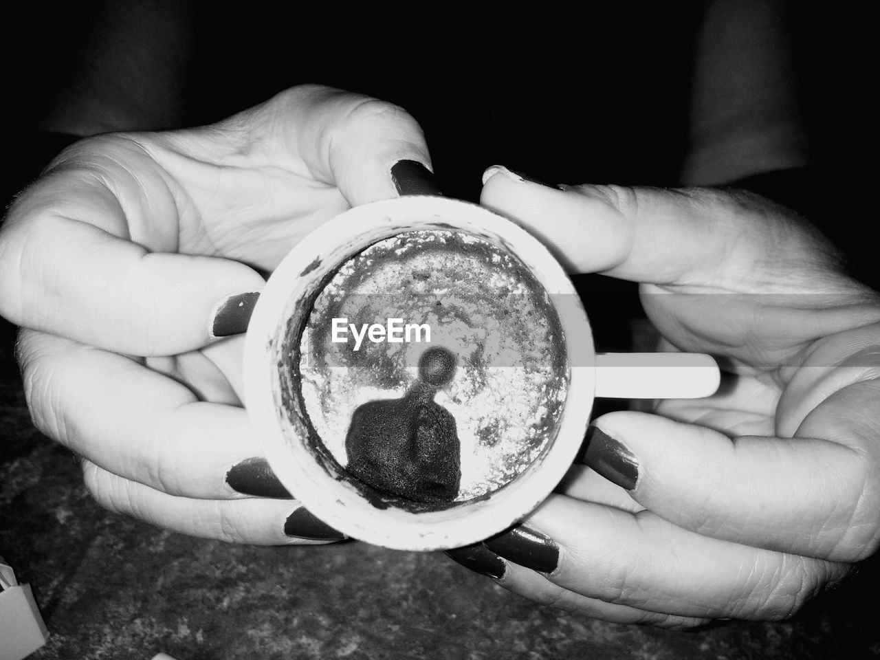 Cropped image of woman hand holding empty coffee cup