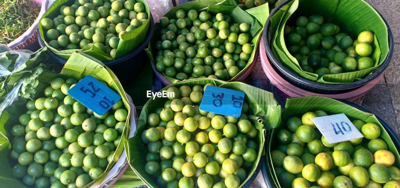 HIGH ANGLE VIEW OF FRUITS IN MARKET