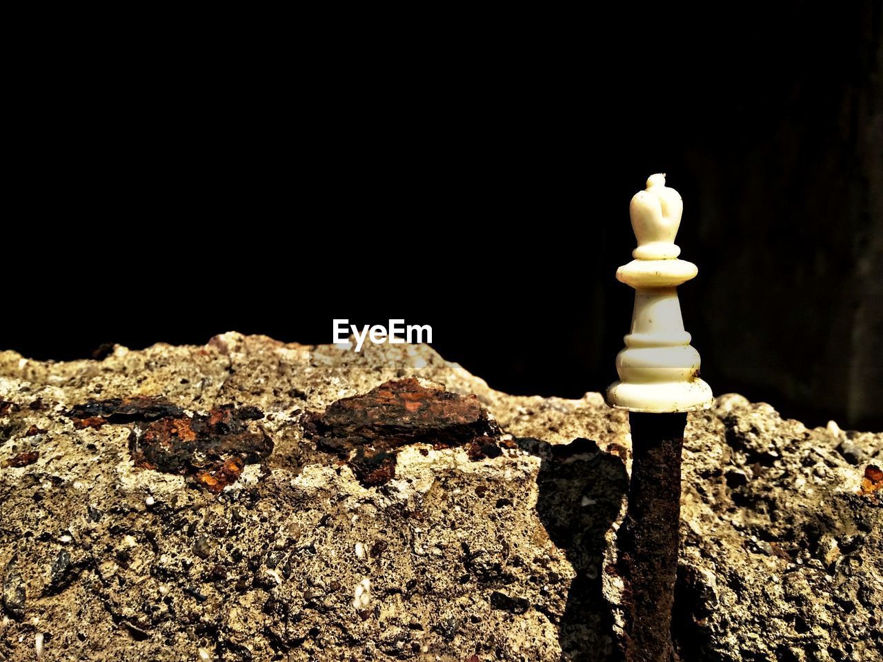 CLOSE-UP OF CHESS PIECES AGAINST THE BACKGROUND