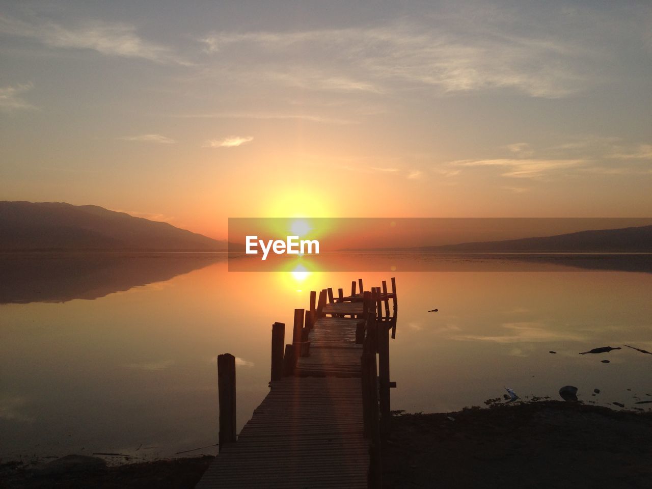 SCENIC VIEW OF SEA AGAINST ORANGE SKY