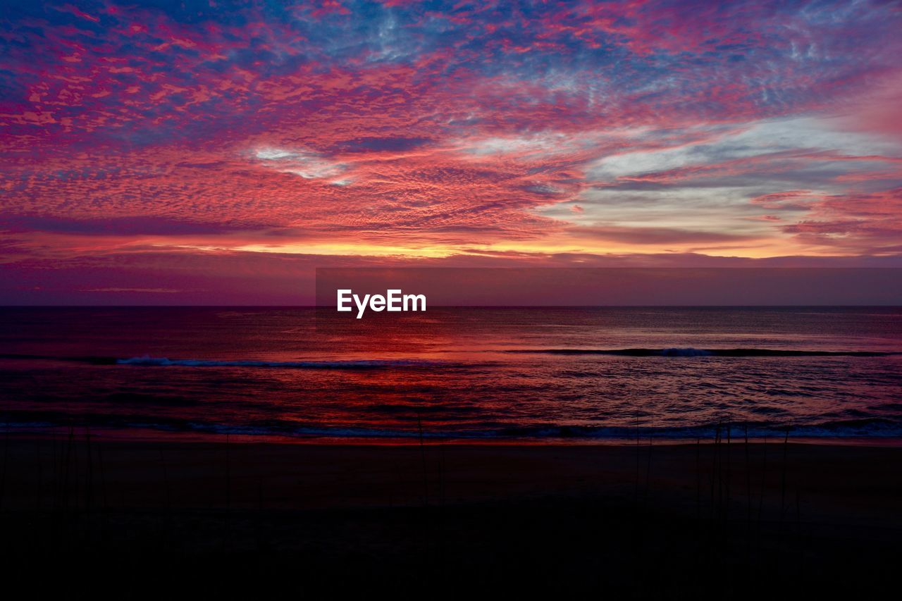 SCENIC VIEW OF SEA AGAINST DRAMATIC SKY