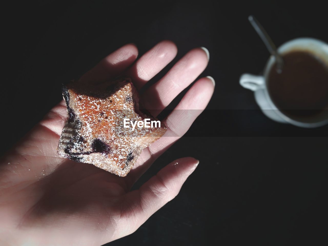 CLOSE-UP OF HUMAN HAND HOLDING RING