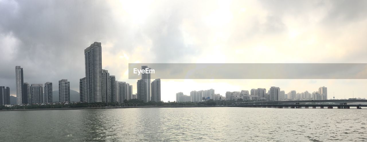 SCENIC VIEW OF RIVER AGAINST SKY