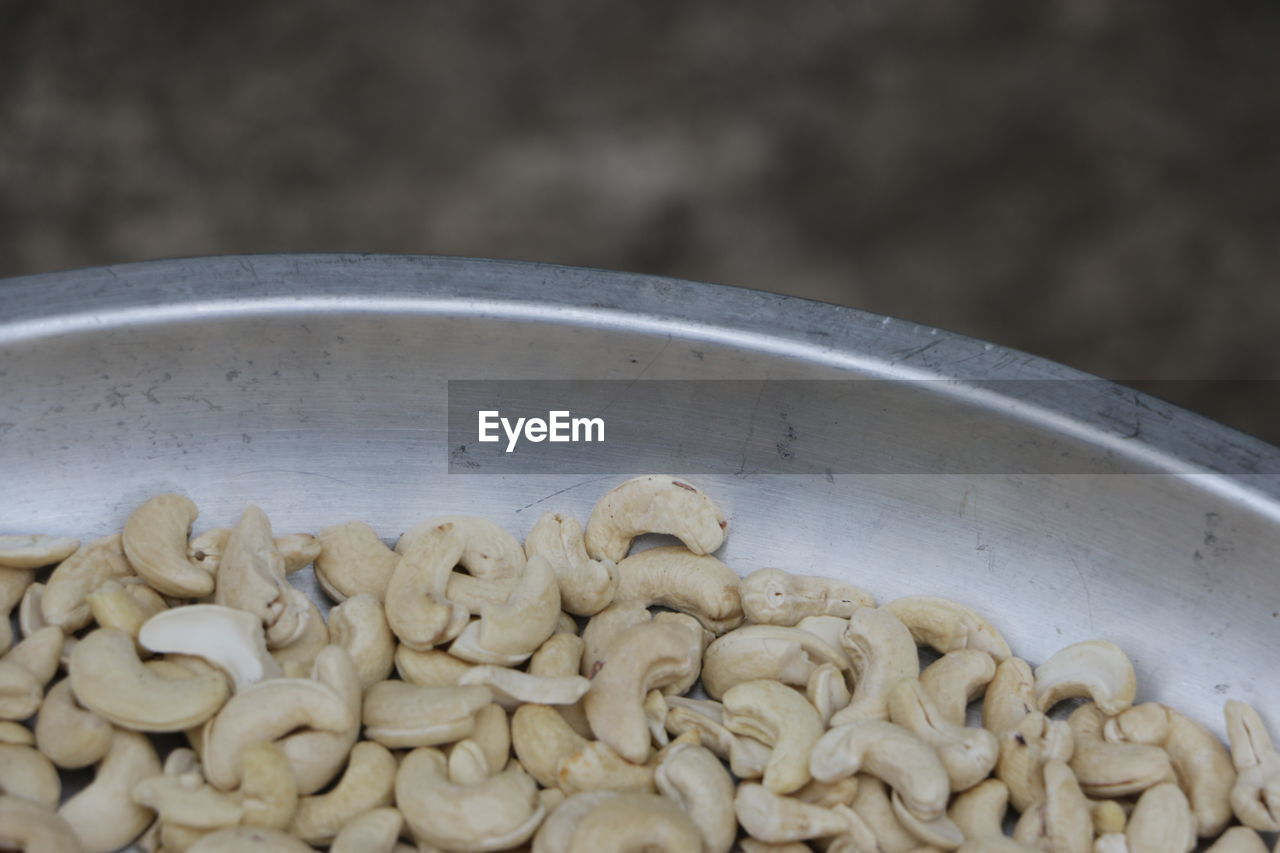 CLOSE UP OF CHOPPED COFFEE IN BOWL