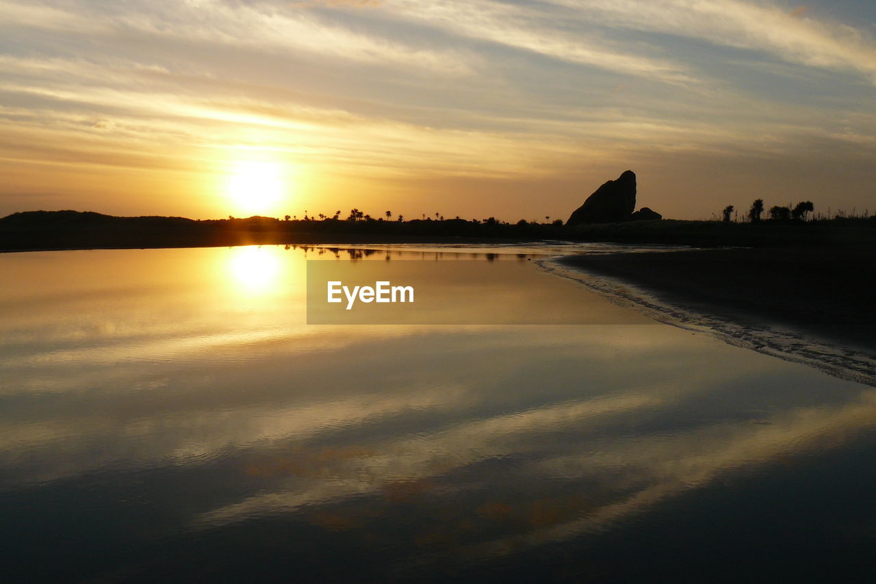 SCENIC VIEW OF SEA AGAINST ORANGE SKY