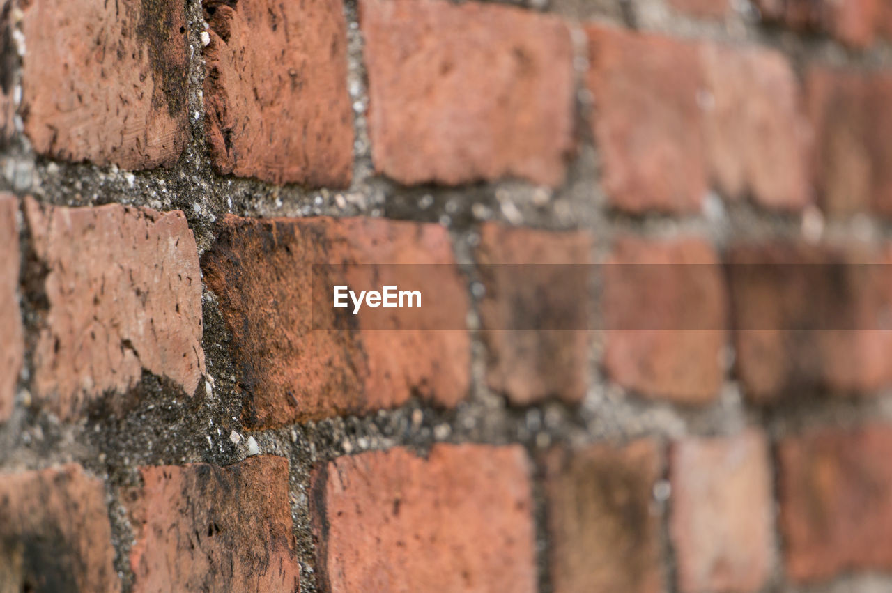 brick, brick wall, brickwork, wall, backgrounds, wall - building feature, full frame, architecture, pattern, textured, close-up, no people, built structure, brown, day, in a row, outdoors, selective focus, construction material, rough