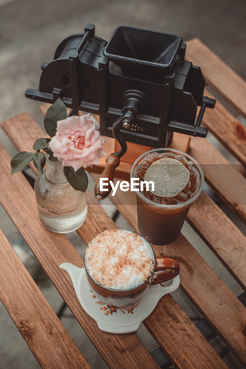 HIGH ANGLE VIEW OF COFFEE AND CHOCOLATE CAKE ON TABLE