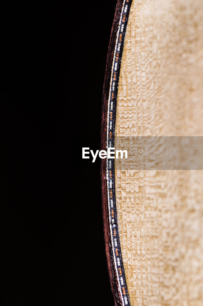CLOSE-UP OF BREAD