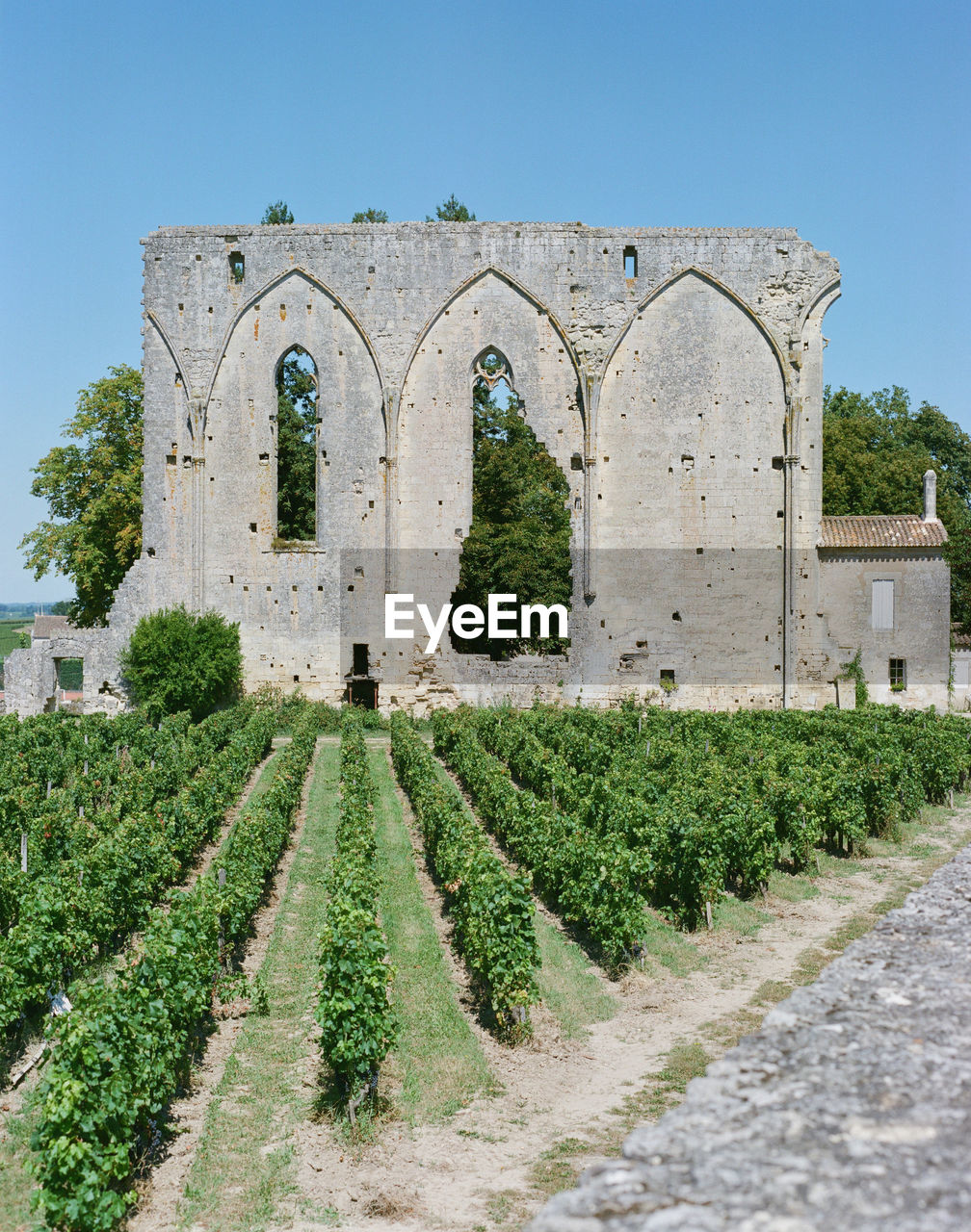 OLD RUIN BUILDING AGAINST SKY