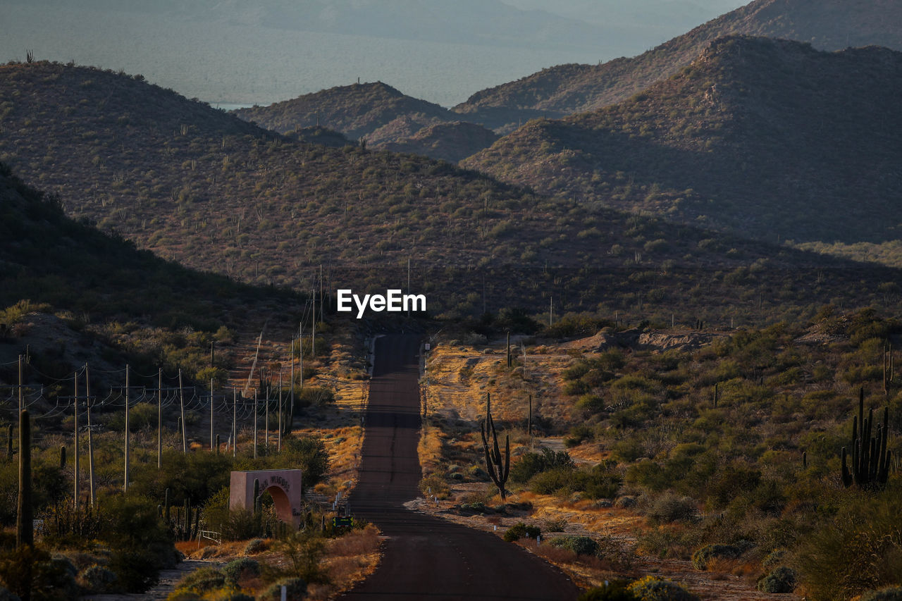 SCENIC VIEW OF LANDSCAPE AGAINST MOUNTAINS