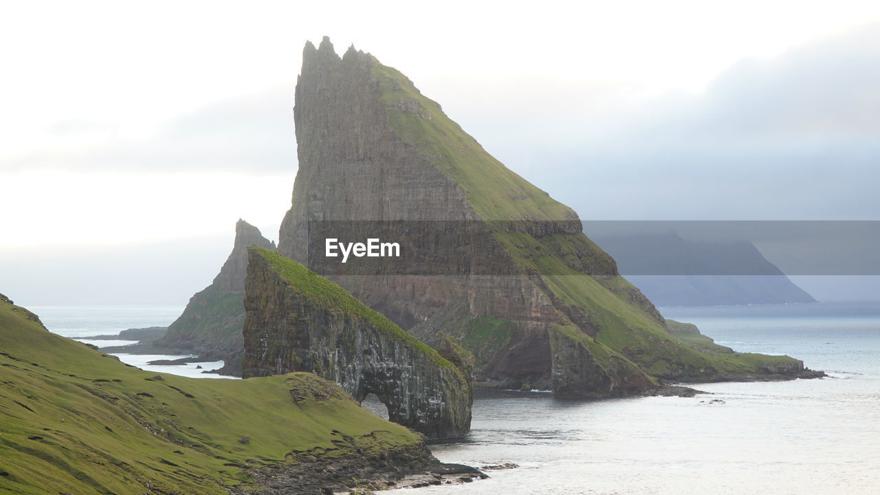 PANORAMIC VIEW OF SEA AGAINST SKY