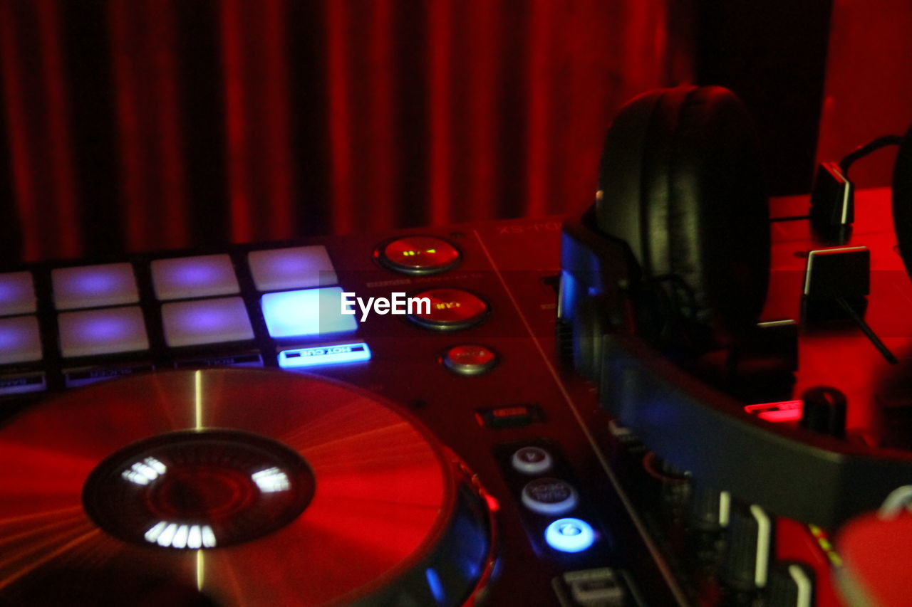 CLOSE-UP OF RED LIGHT