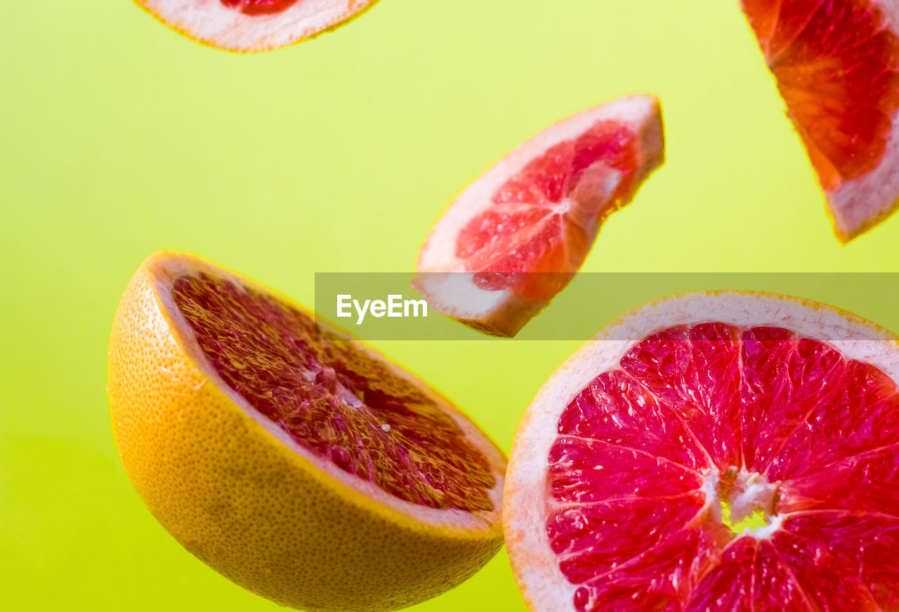 CLOSE-UP OF ORANGE FRUIT AGAINST WHITE BACKGROUND