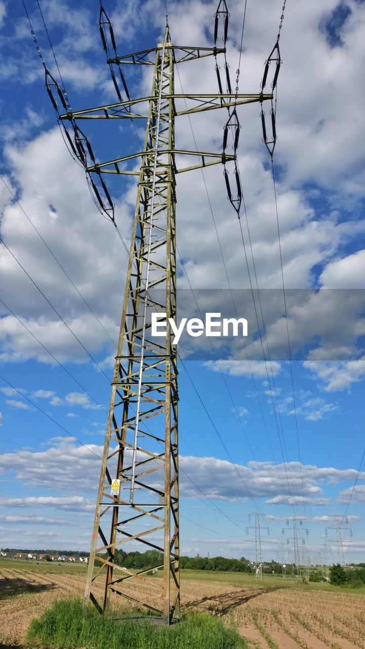 LOW ANGLE VIEW OF ELECTRICITY PYLON AGAINST SKY