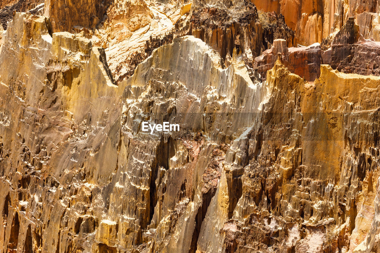 FULL FRAME SHOT OF ROCK FORMATION WITH ABSTRACT BACKGROUND