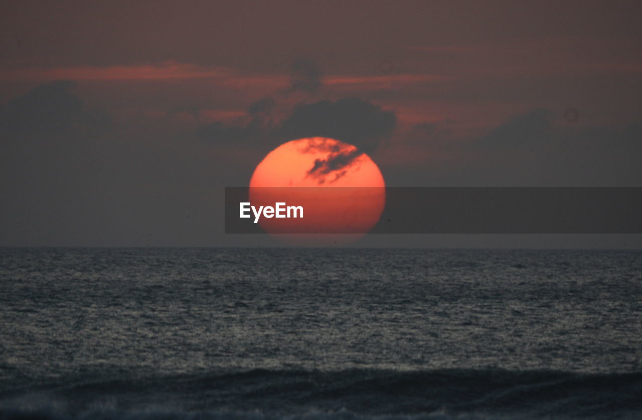 VIEW OF SEA AT SUNSET
