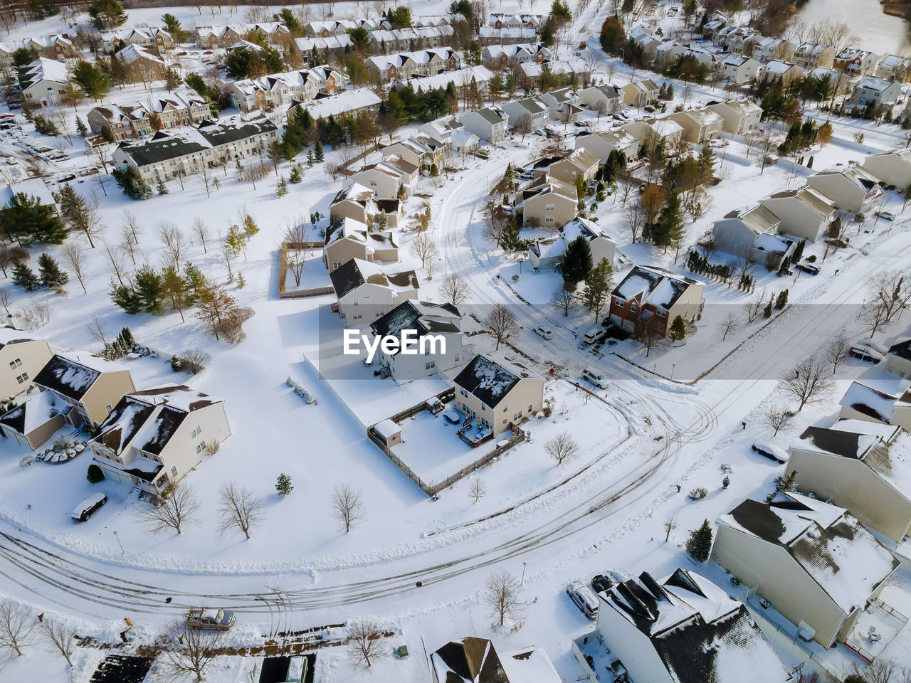 HIGH ANGLE VIEW OF SNOW COVERED HOUSES AND BUILDINGS