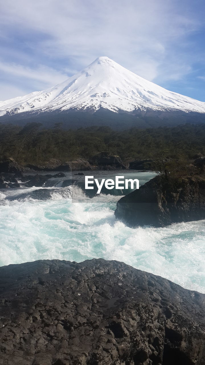 SCENIC VIEW OF LANDSCAPE AND MOUNTAINS AGAINST SKY