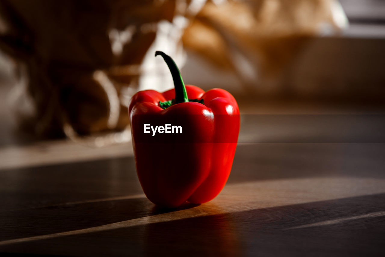 CLOSE-UP OF RED CHILI PEPPER ON TABLE