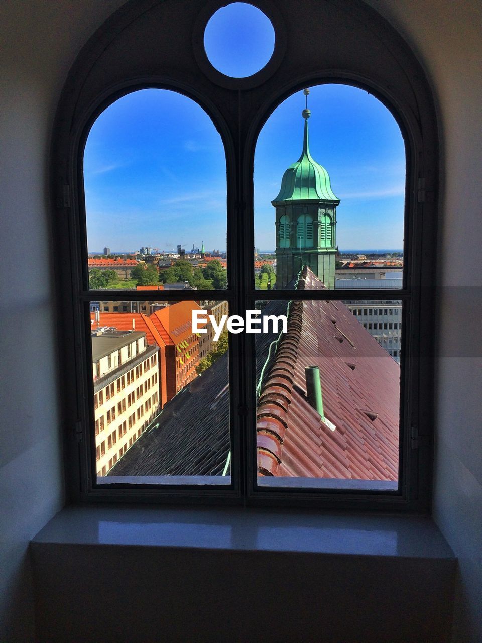 VIEW OF BUILT STRUCTURE AGAINST SKY