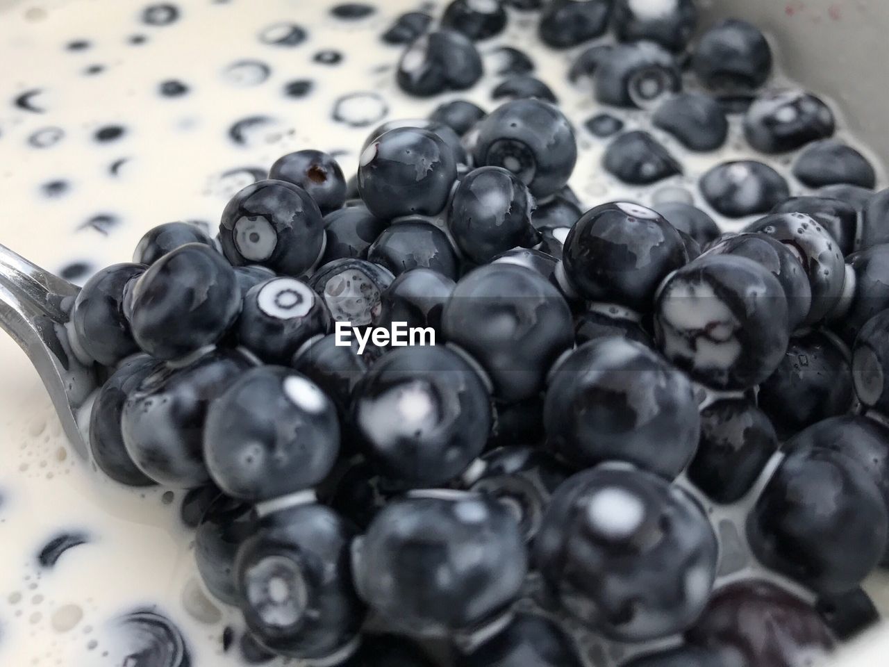 CLOSE-UP OF FRUIT ON TABLE