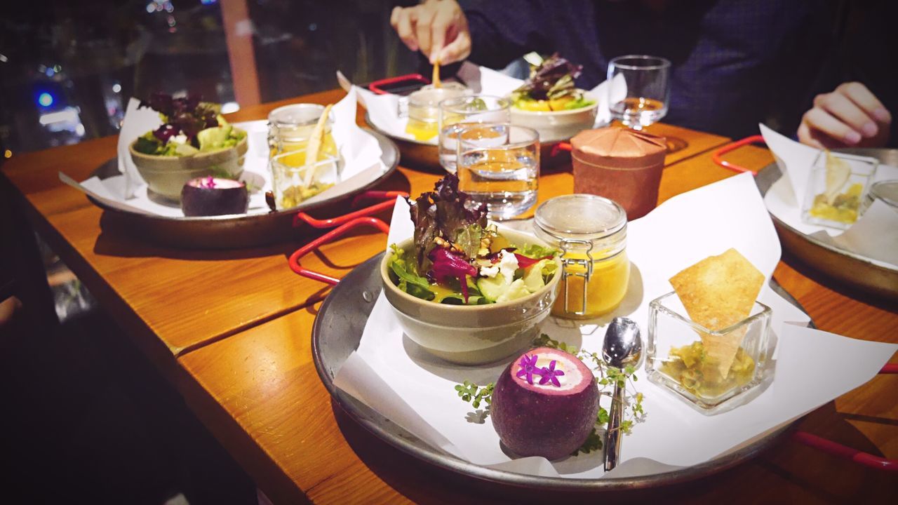 HIGH ANGLE VIEW OF FOOD ON TABLE