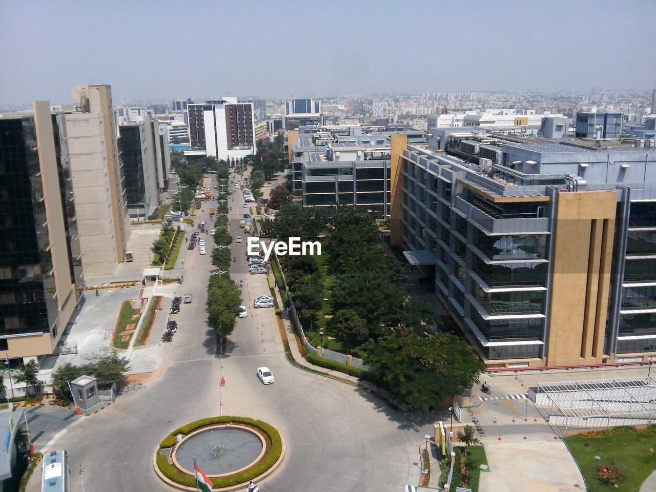 HIGH ANGLE VIEW OF TRAFFIC ON ROAD