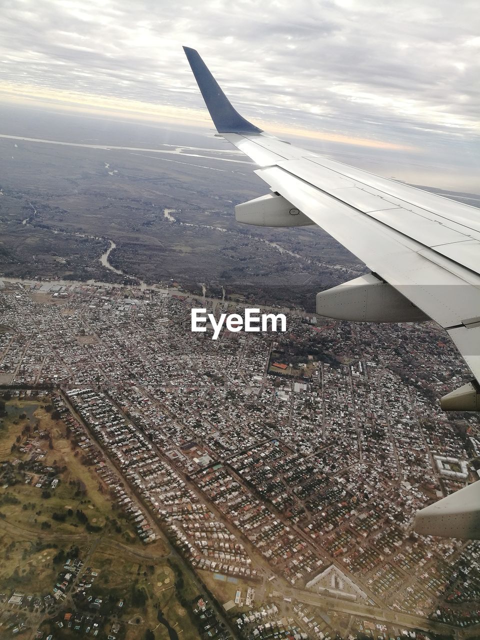 AERIAL VIEW OF AIRCRAFT WING OVER CITY