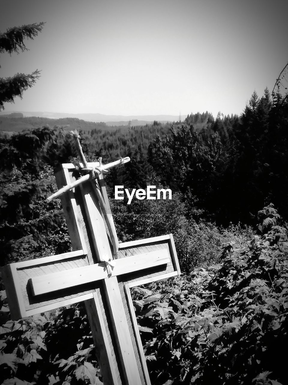 VIEW OF CROSS ON LANDSCAPE AGAINST SKY