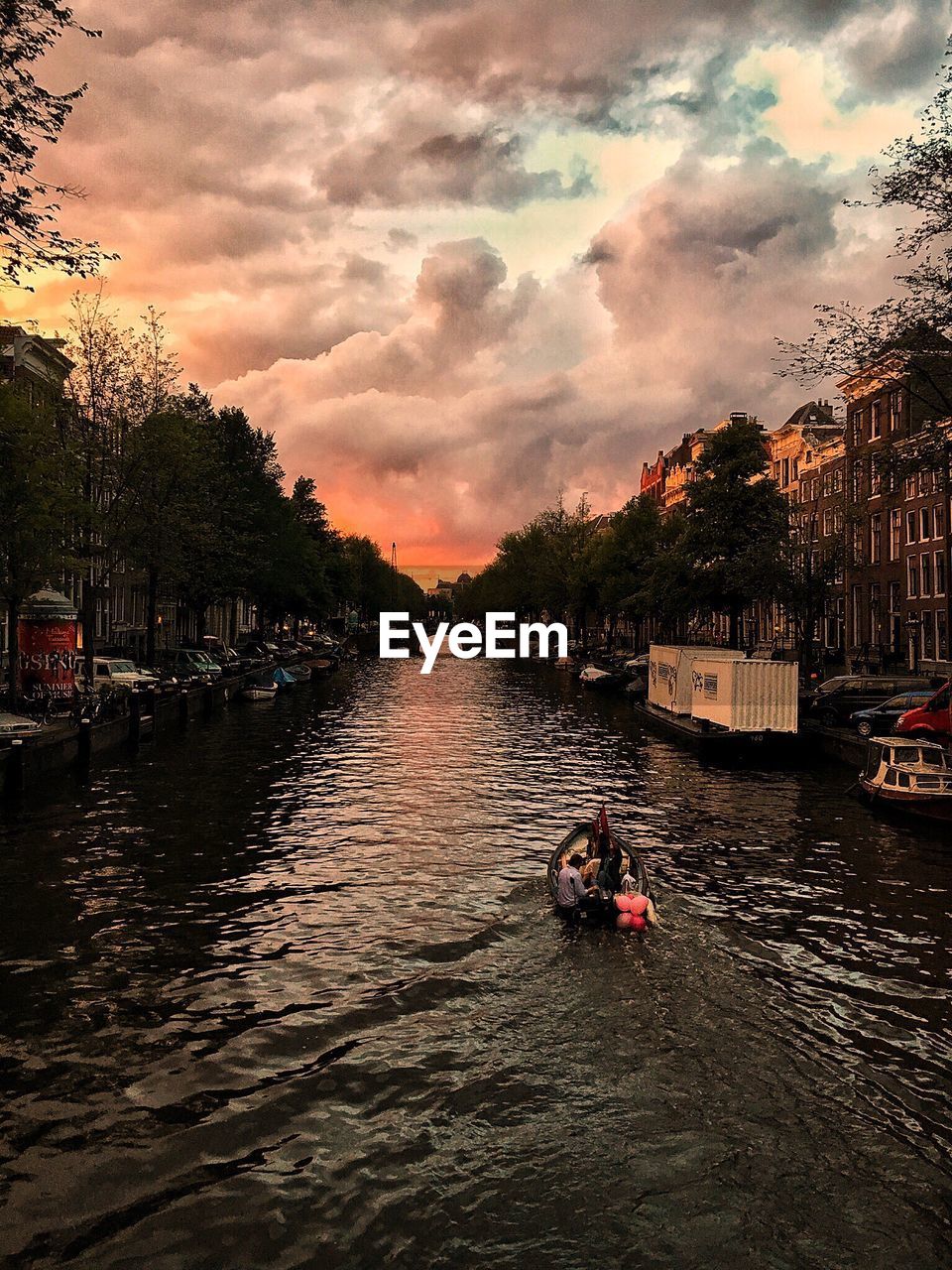 PEOPLE IN BOAT AGAINST SKY DURING SUNSET