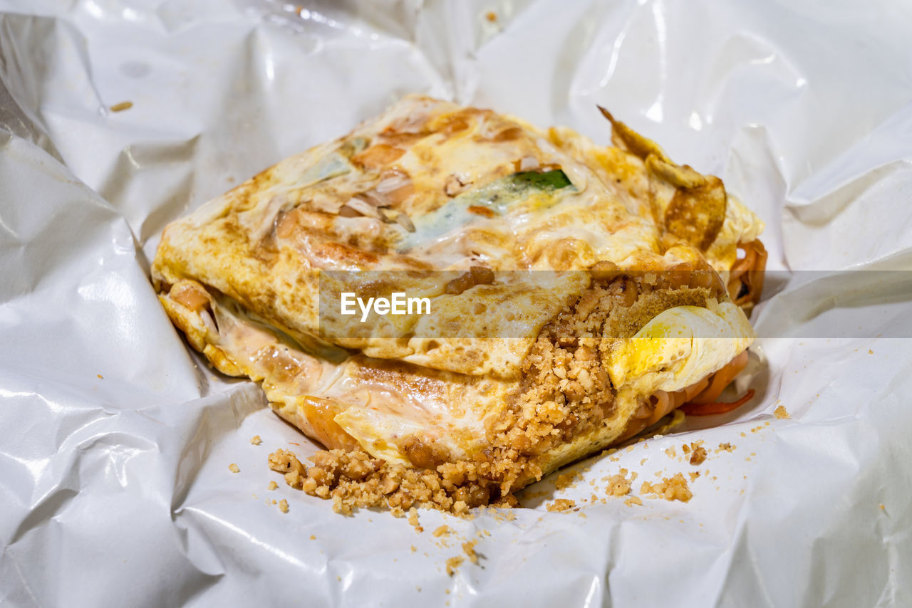 HIGH ANGLE VIEW OF BREAKFAST SERVED ON PLATE