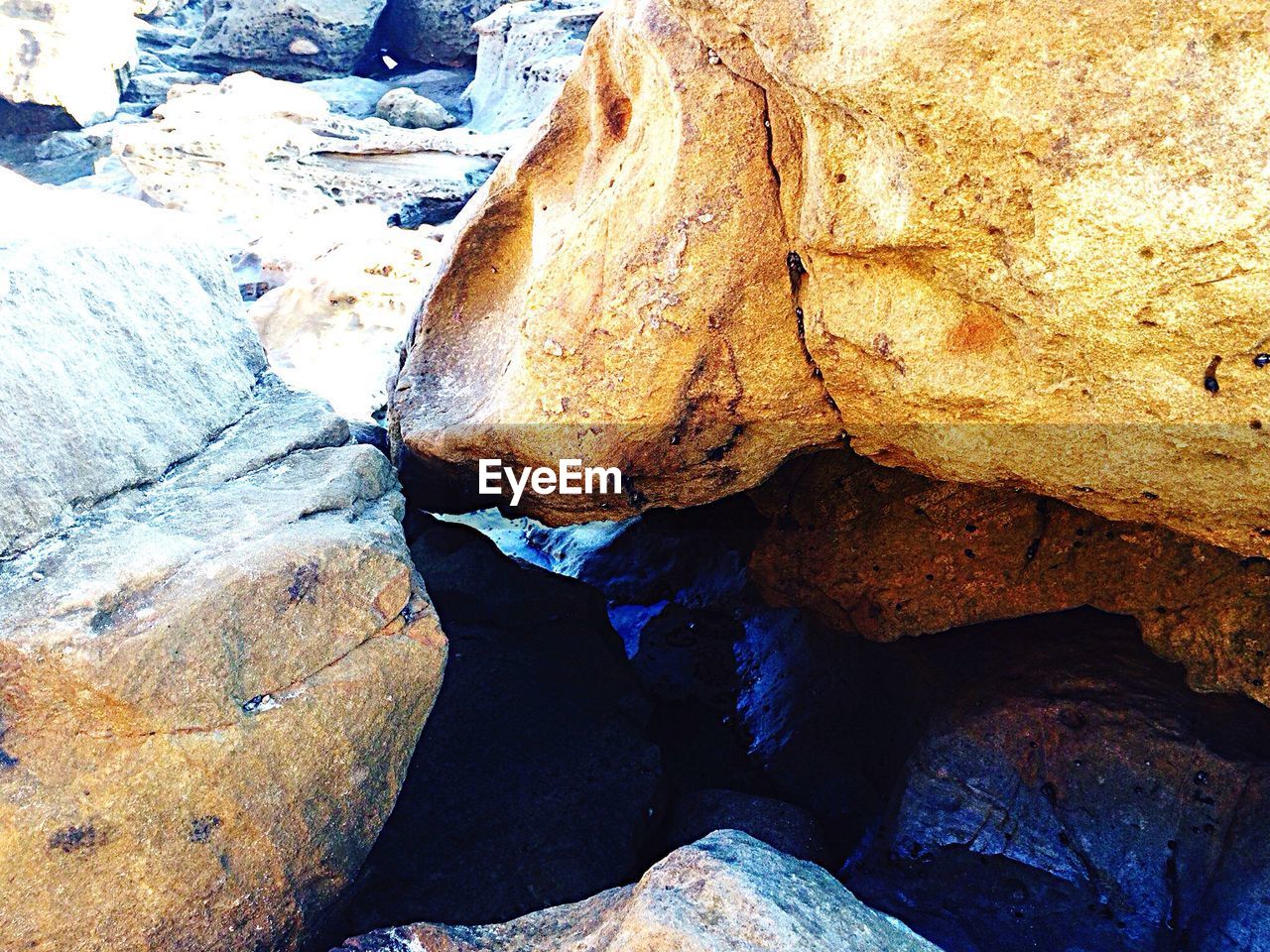 ROCKS ON ROCKS