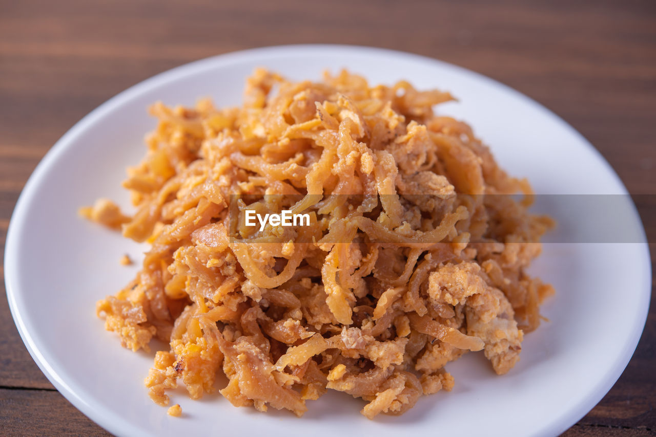 HIGH ANGLE VIEW OF PASTA IN PLATE