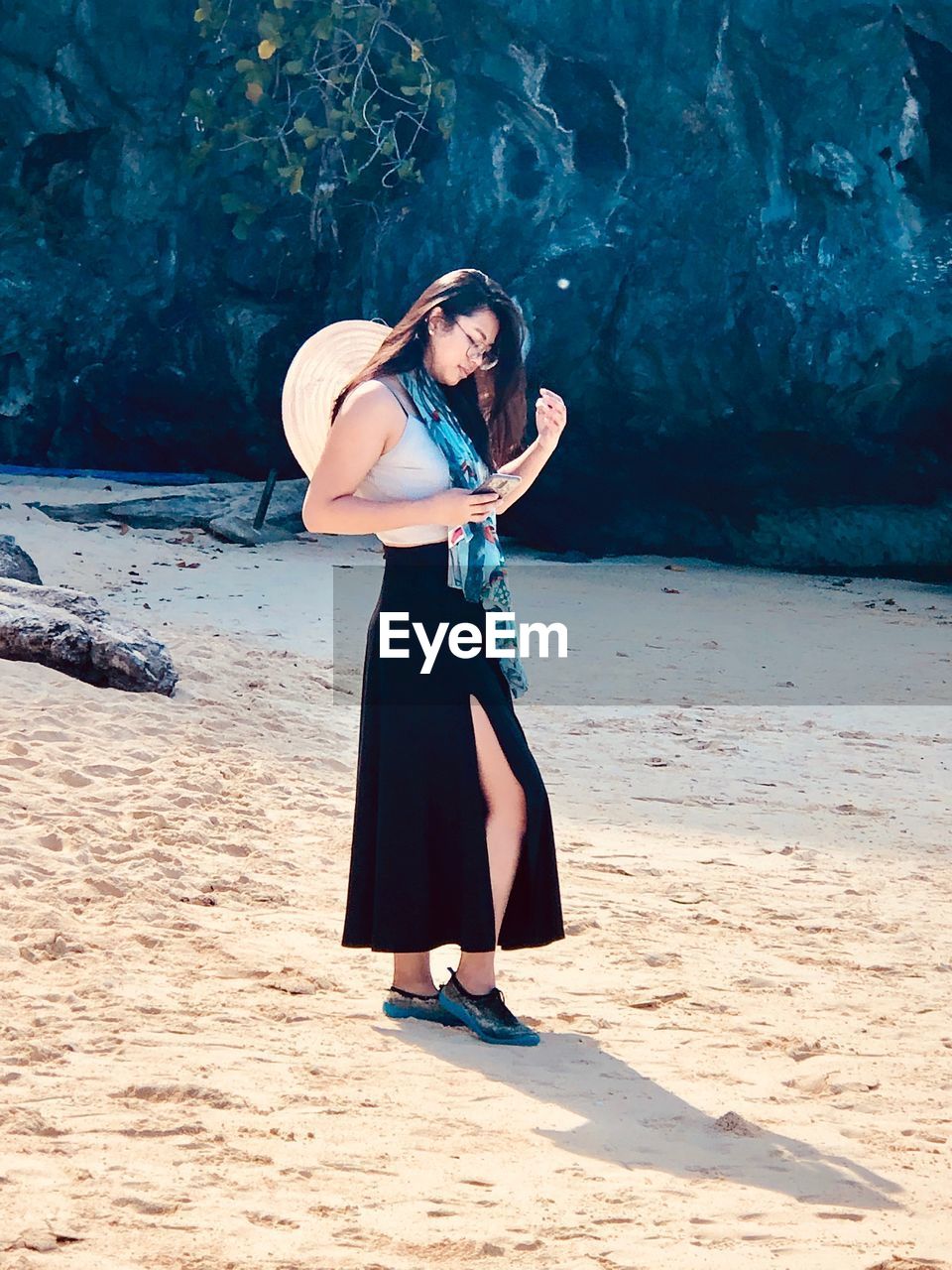 FULL LENGTH OF WOMAN STANDING ON SAND