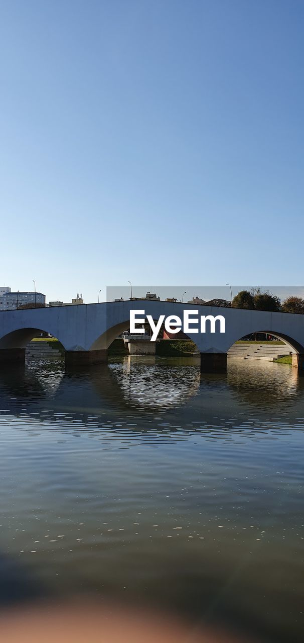 BRIDGE OVER RIVER AGAINST SKY